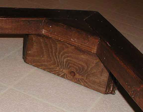 Whelping box bumper rail close-up photo of the corner